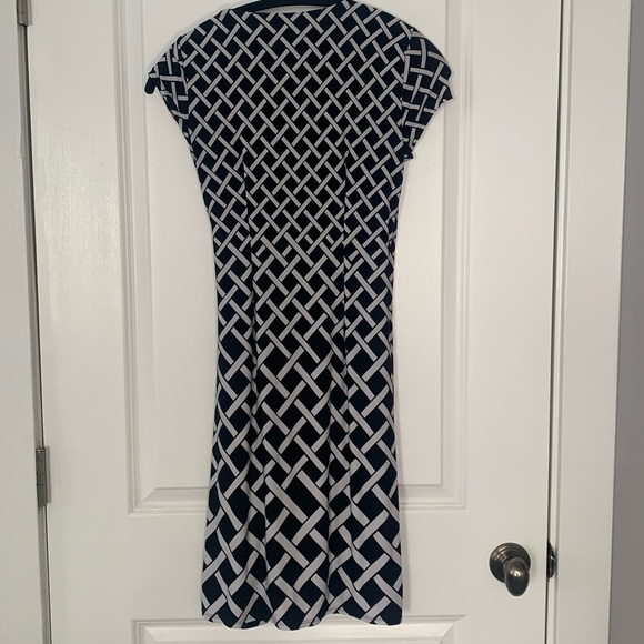 White House Black Market Faux Wrap Geometric Print Midi Dress size 2 - Picture 7 of 10